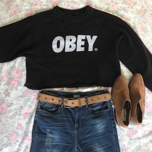 Obey cropped pullover crew neck sweatshirt!